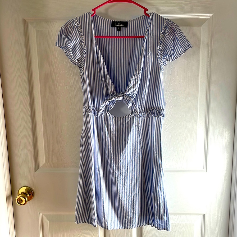 Lulus keyhole front tie dress
